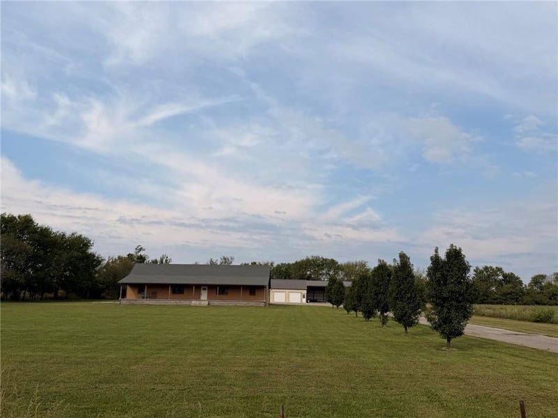 123 N 3 Hw, Girard, KS 66743