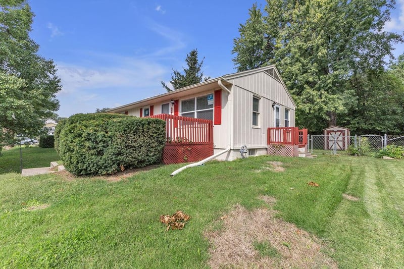 3211 Mark Twain Dr, St Joseph, MO 64501