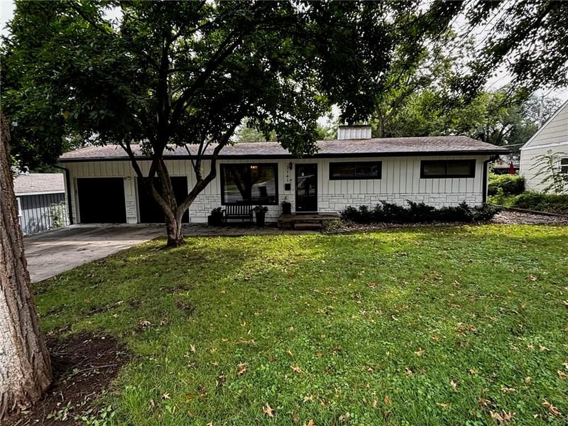 7141 Belinder Ave, Prairie Village, KS 66208