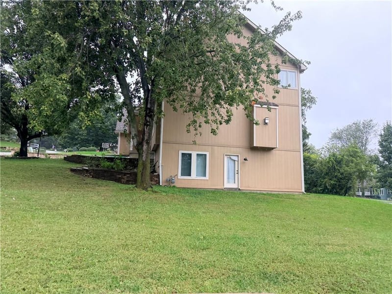 5904 Albervan St, Shawnee, KS 66216