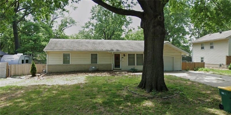 9201 W 98th Ter, Overland Park, KS 66212