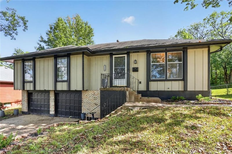 11149 Spring Valley Rd, Kansas City, MO 64134