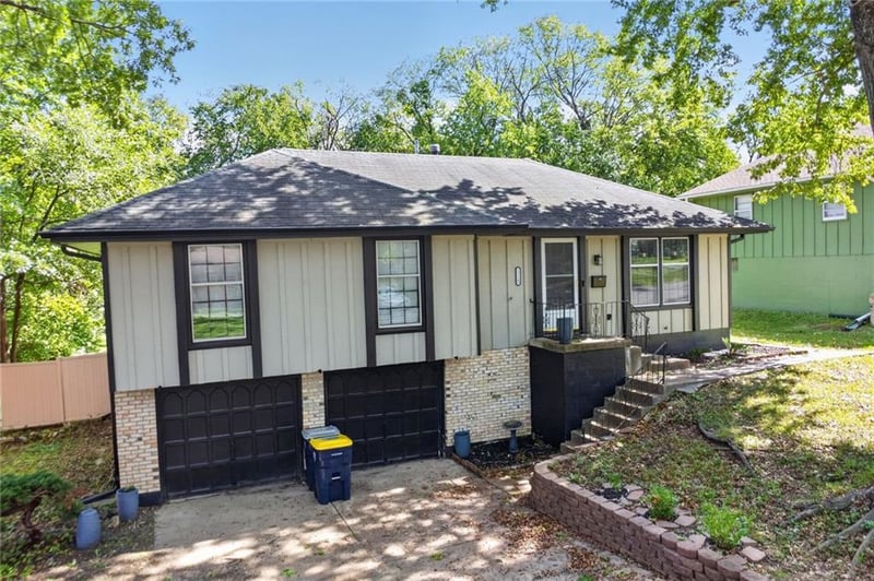 11149 Spring Valley Rd, Kansas City, MO 64134
