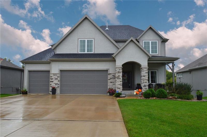 17105 W 170th St, Olathe, KS 66062