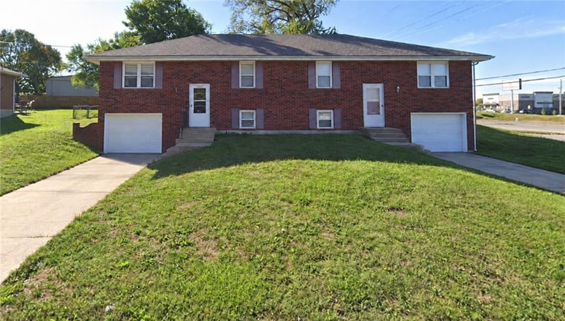 1101 SW Westminister Rd, Blue Springs, MO 64014