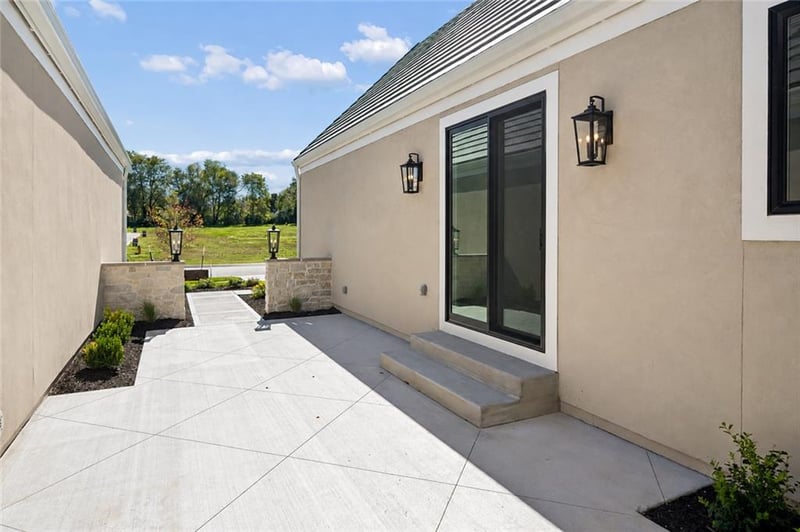 13725 Pembroke Ln, Leawood, KS 66224