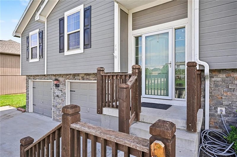 19205 Switchgrass Dr, Smithville, MO 64089