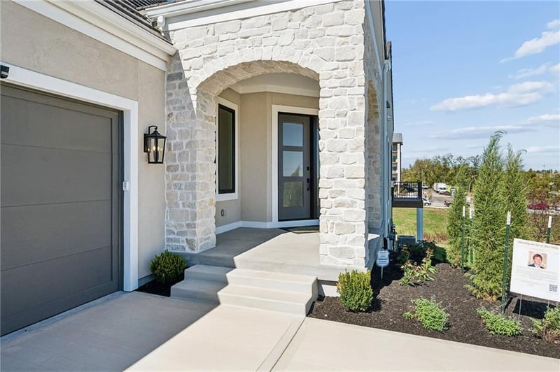 13727 Pembroke Ln, Leawood, KS 66224