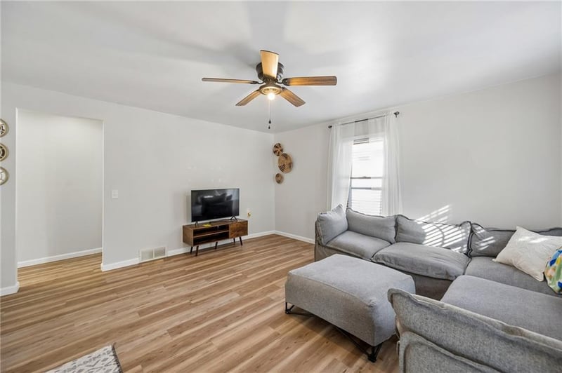 126 S Fairview Ave, Liberty, MO 64068