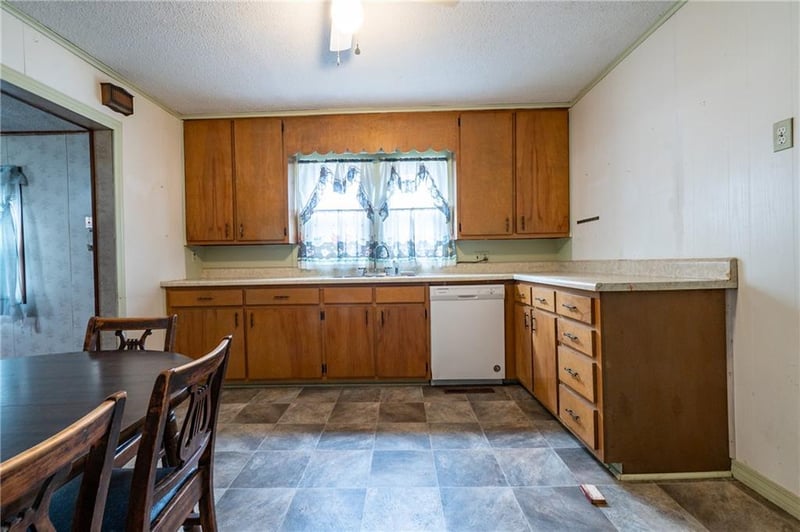 213 S Burns St, Independence, KS 67301