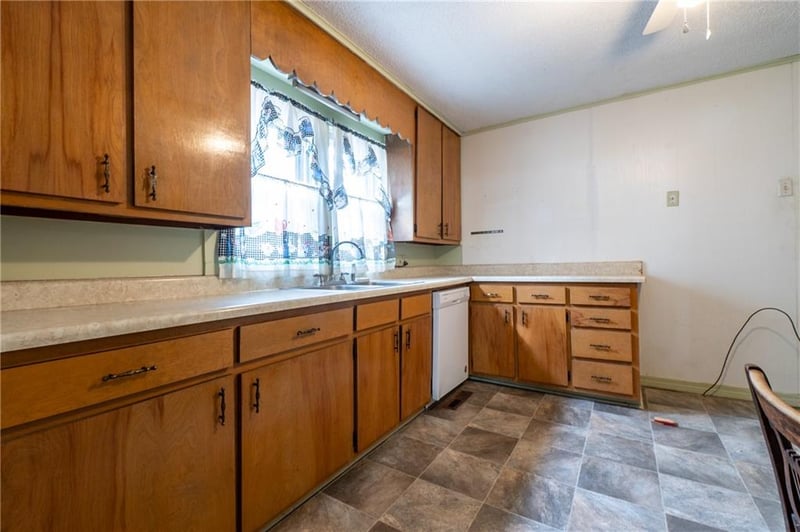 213 S Burns St, Independence, KS 67301
