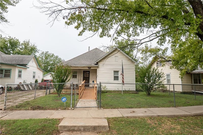 213 S Burns St, Independence, KS 67301