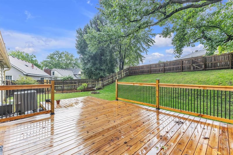 5205 Mockingbird Ln, St Joseph, MO 64506