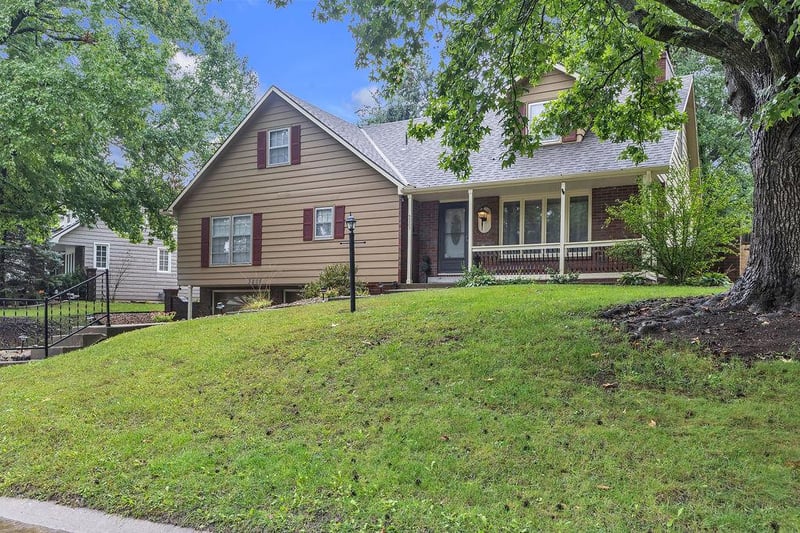 5205 Mockingbird Ln, St Joseph, MO 64506