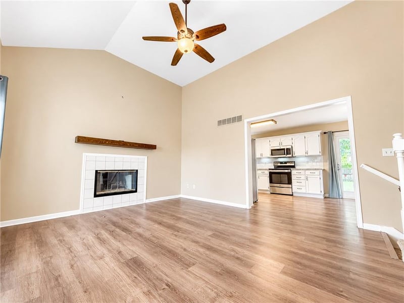 1406 Tabitha Ln, Greenwood, MO 64034