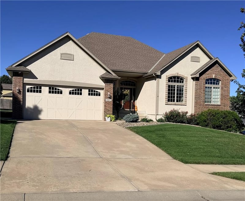 1510 Spur Ridge Cir, Raymore, MO 64083
