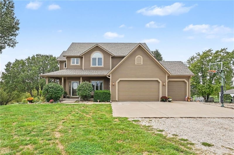 14275 142nd St, Bonner Springs, KS 66012