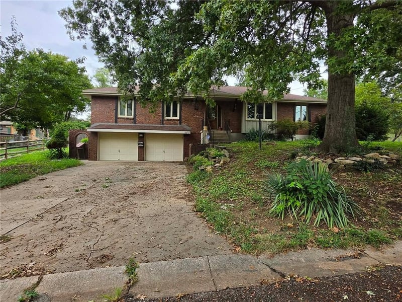 15932 E 41st St S, Independence, MO 64055