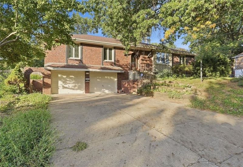 15932 E 41st St S, Independence, MO 64055
