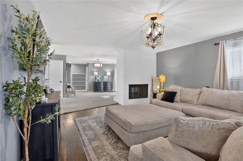 305 NW 60th Ter, Kansas City, MO 64118