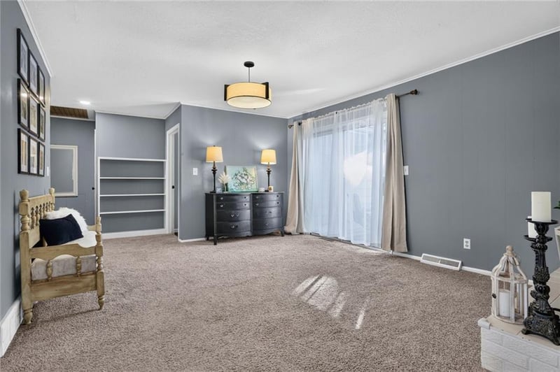 305 NW 60th Ter, Kansas City, MO 64118