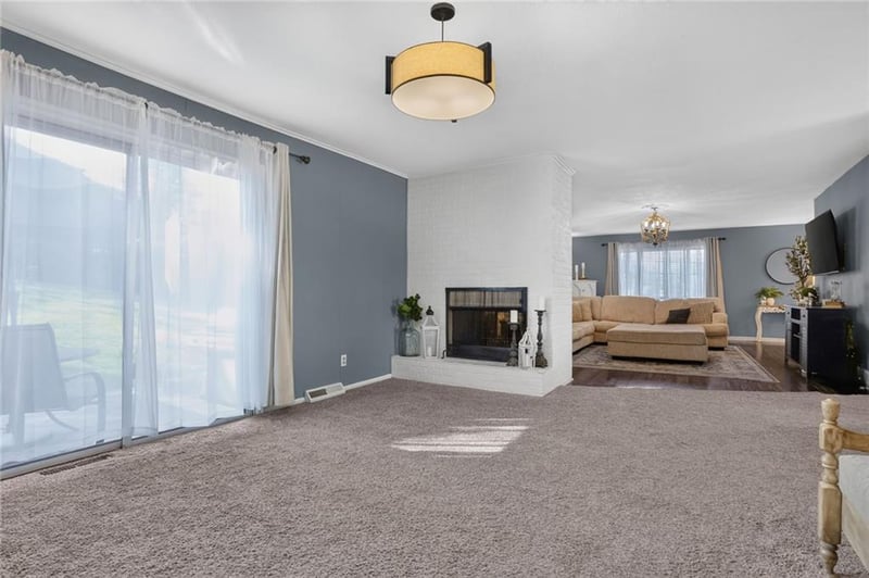 305 NW 60th Ter, Kansas City, MO 64118