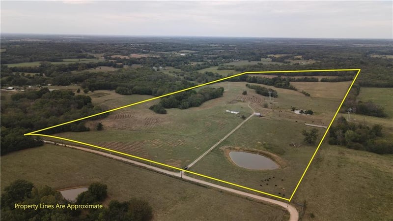 11782 NE County Road 13004 Rd, Urich, MO 64788