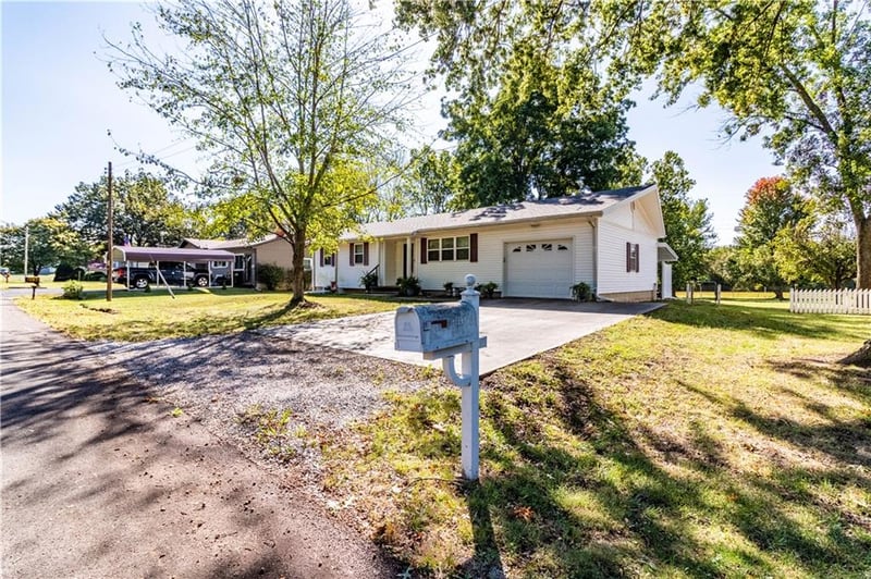 305 Hillcrest Dr, Windsor, MO 65360