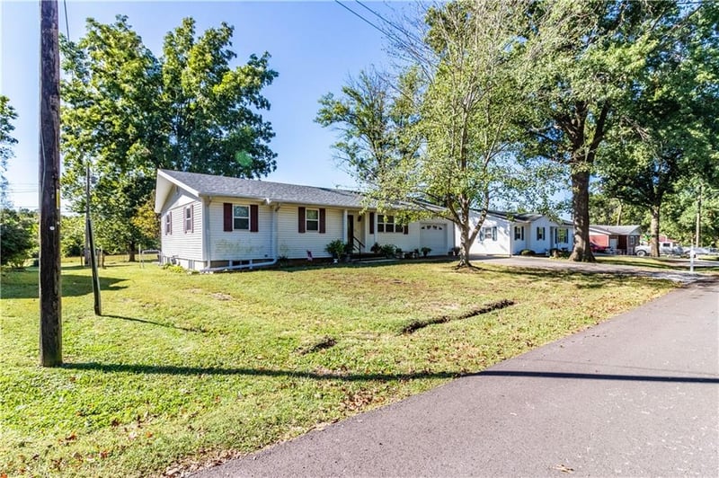 305 Hillcrest Dr, Windsor, MO 65360