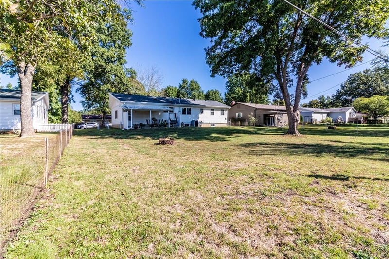 305 Hillcrest Dr, Windsor, MO 65360