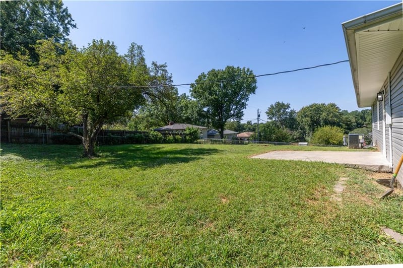 3426 Auburn Dr, St Joseph, MO 64506