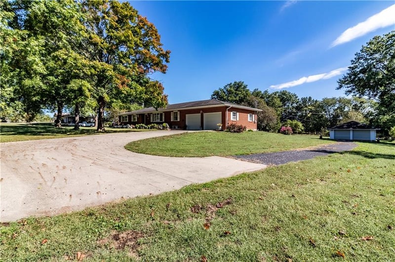 225 S County Line Rd, Windsor, MO 65360