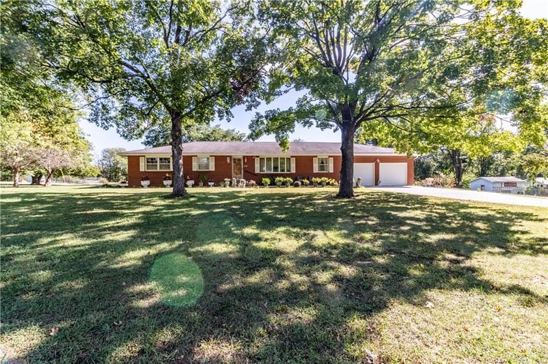 225 S County Line Rd, Windsor, MO 65360