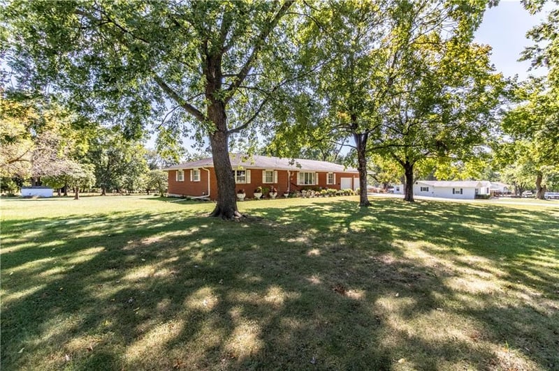 225 S County Line Rd, Windsor, MO 65360