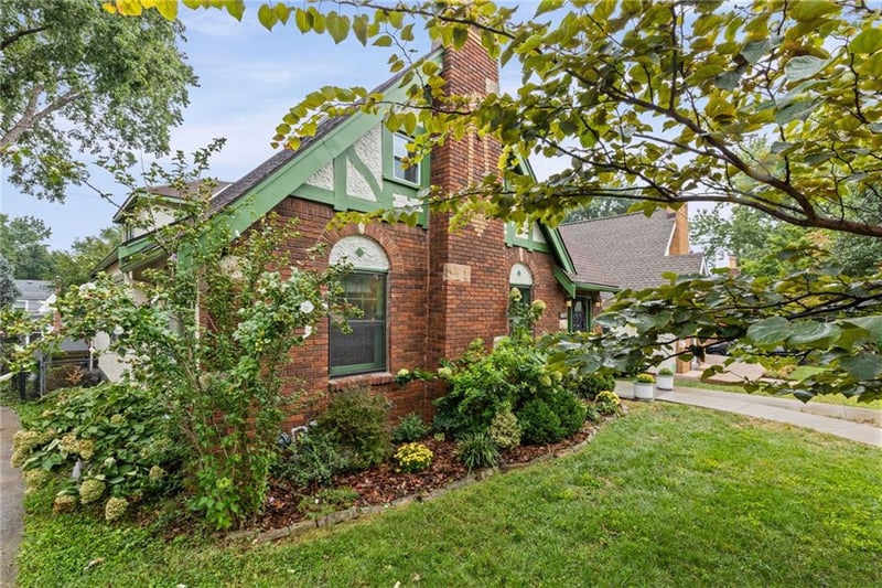 6657 Locust St, Kansas City, MO 64131