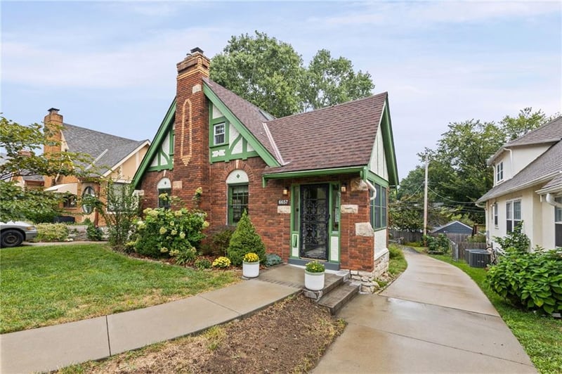 6657 Locust St, Kansas City, MO 64131