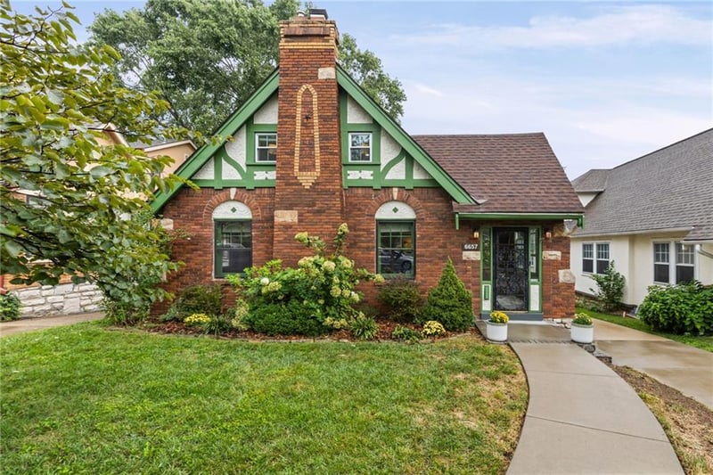 6657 Locust St, Kansas City, MO 64131