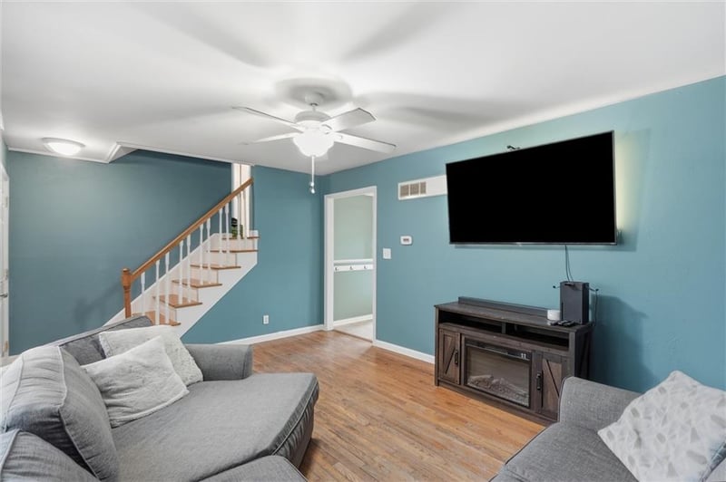 813 S Sunset Dr, Olathe, KS 66061