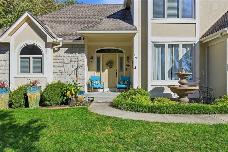 607 NW Brookhaven Dr, Lee's Summit, MO 64081