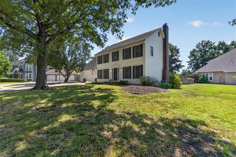713 NW Eagle Ridge Cir, Lee's Summit, MO 64081