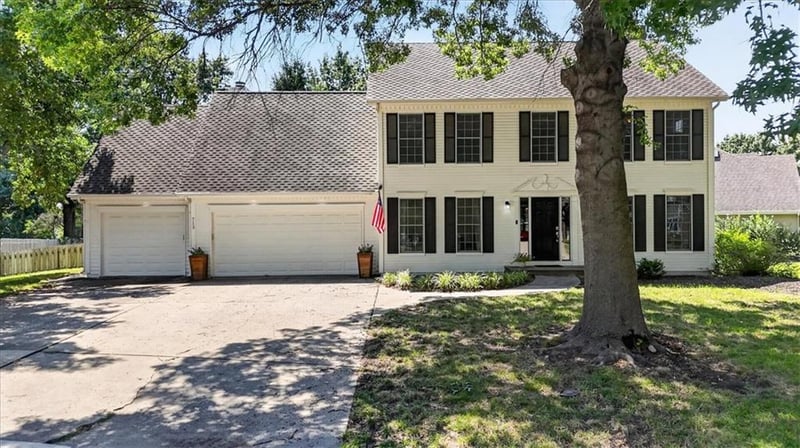 713 NW Eagle Ridge Cir, Lee's Summit, MO 64081