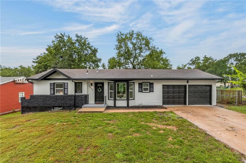 9609 E 79th St, Raytown, MO 64138