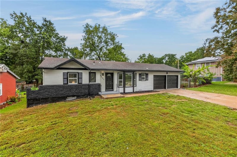 9609 E 79th St, Raytown, MO 64138