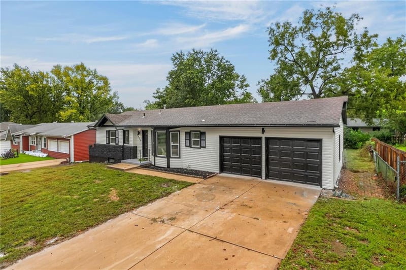 9609 E 79th St, Raytown, MO 64138