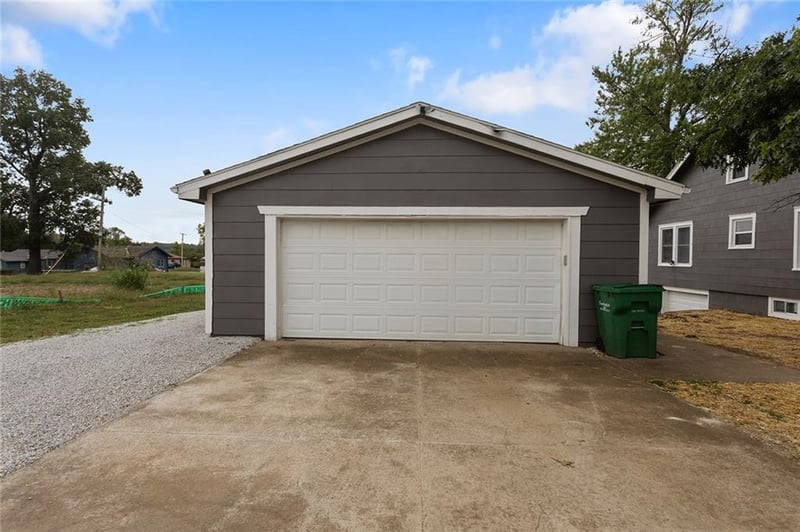 203 E 2nd St, Freeman, MO 64746