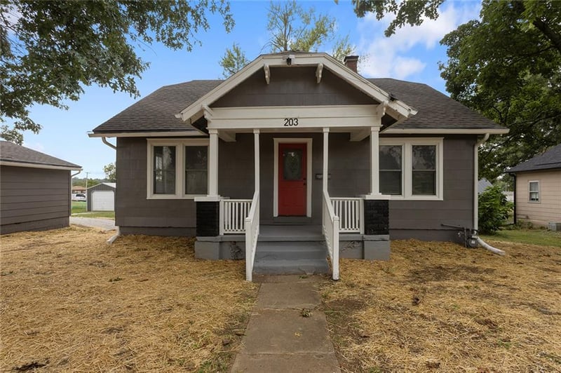 203 E 2nd St, Freeman, MO 64746