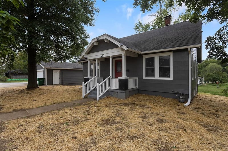 203 E 2nd St, Freeman, MO 64746