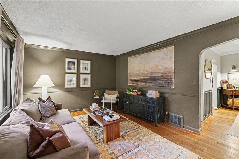 8101 Belleview Ave, Kansas City, MO 64114
