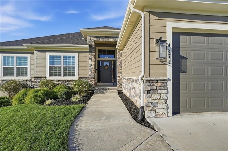 4372 Aspen Dr, Basehor, KS 66007