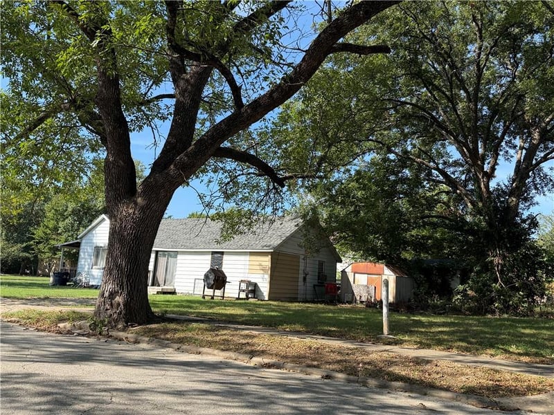 1000 Locust St, Independence, KS 67301
